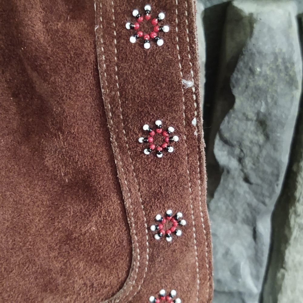 EUC Vintage Amilet Brown Suede Leather Saddle Bag Purse Shoulder Bag Bead Flower - Picture 2 of 11